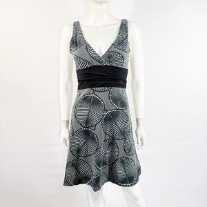 Patagonia Black Leaf Print Dress Size S Casual Formal Summer Sleeveless V-Neck